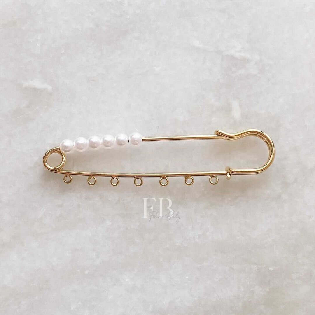 Gold Pearl 7 Loop Pin